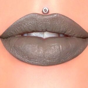 NIB - Jeffree Star Velvet Trap Lipstick - Grave Digger